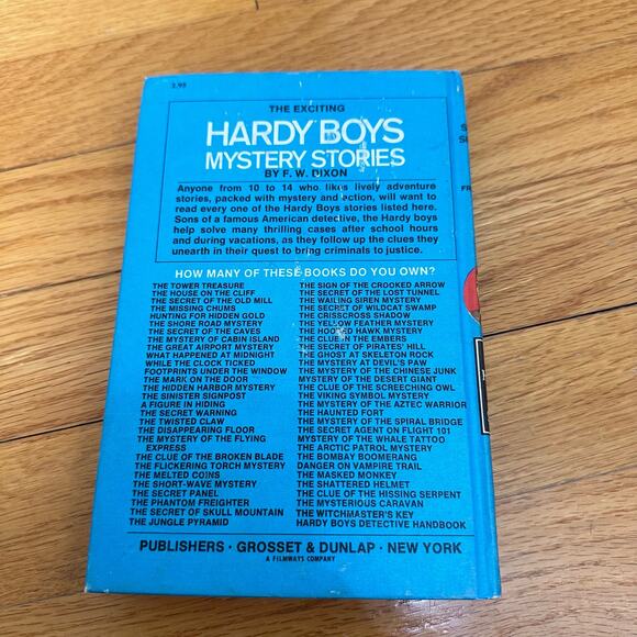 The Hardy Boys 15 The Sinister Signpost by Franklin W. Dixon Book 1968 - Picture 2 of 11